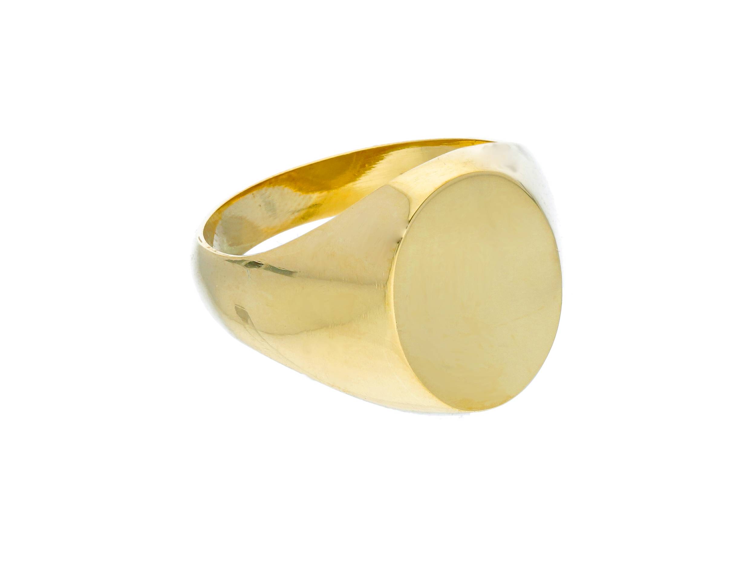 Stylish and bold 18ct Yellow gold ring