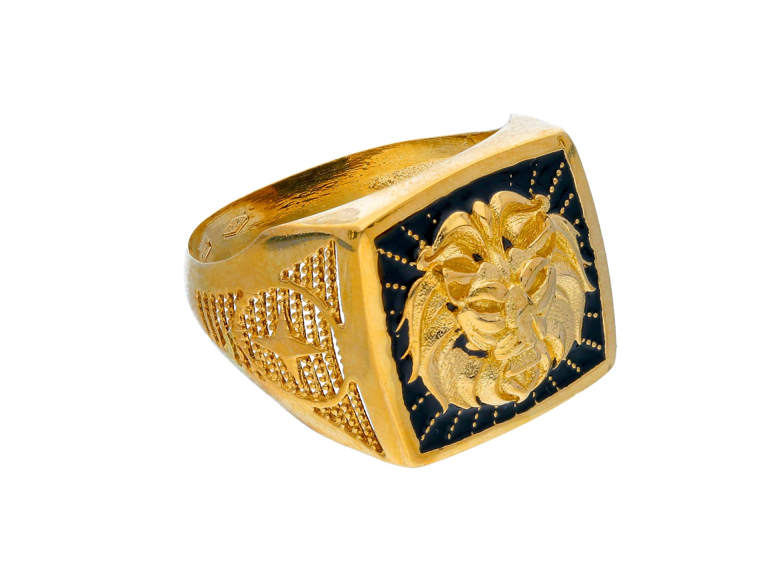 Stylish and bold 18ct Yellow gold ring with lion motif